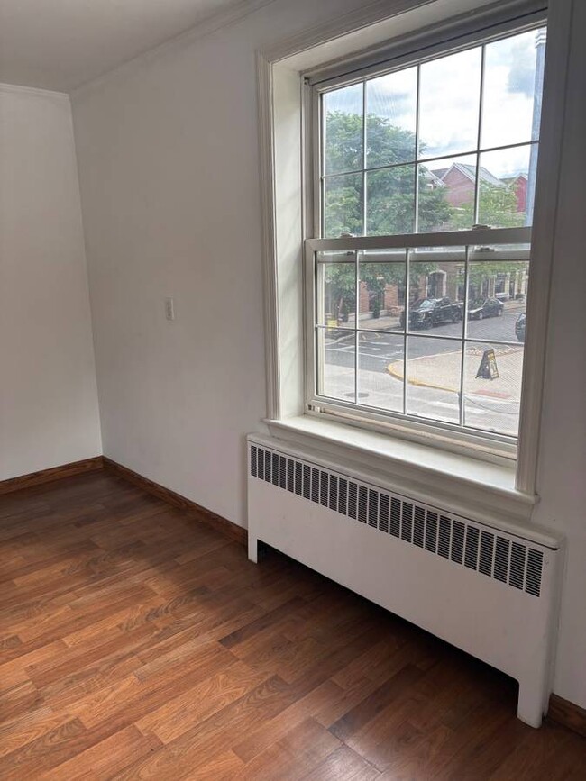 611 Haddon Ave, Unit 2BR in Collingswood, NJ - Foto de edificio - Building Photo