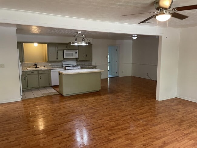 1130 Tower St in Canton, TX - Building Photo - Building Photo