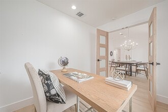 6254 Locke Ln in Houston, TX - Building Photo - Building Photo