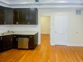 855 W Cornelia Ave in Chicago, IL - Building Photo - Building Photo