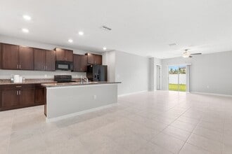 7510 Samuel Ivy Dr in Tampa, FL - Building Photo - Building Photo