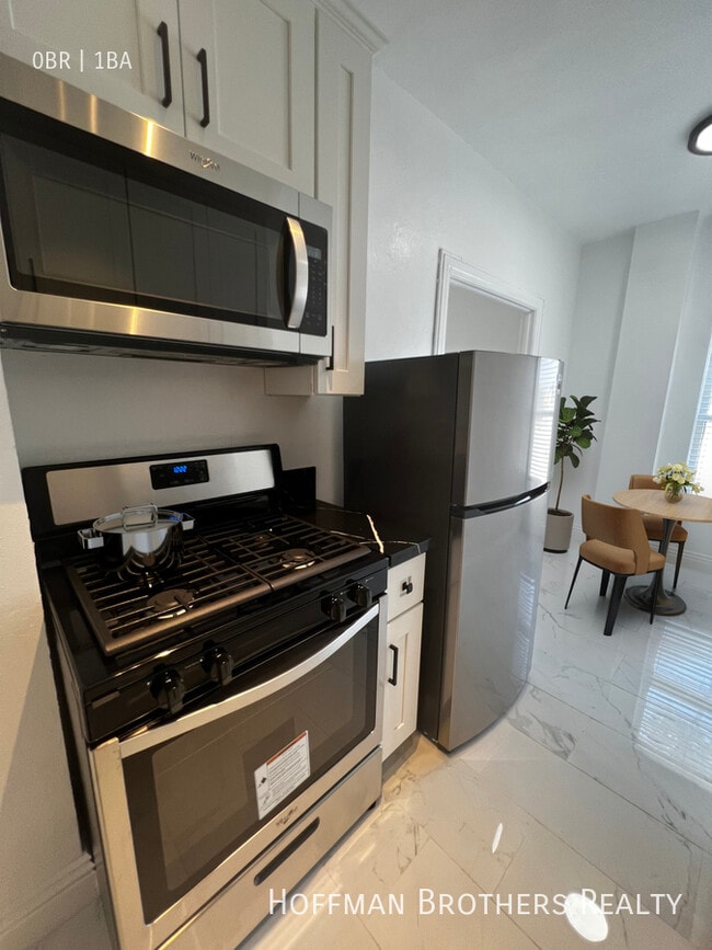 511 Serrano Ave in Los Angeles, CA - Foto de edificio - Building Photo