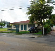 1090 NE 127th St in Miami, FL - Building Photo - Building Photo