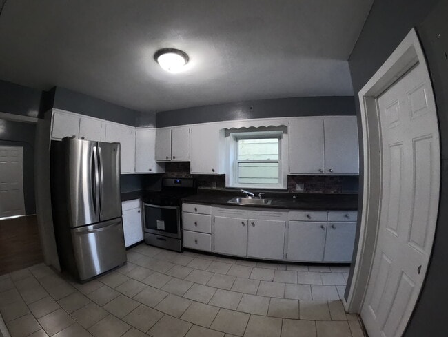 61 Poplar St, Unit 2 in Yonkers, NY - Building Photo - Building Photo