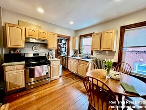 40 Weld Hill St, Unit 1 in Boston, MA - Foto de edificio - Building Photo