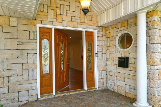 38 Wakefield Ave in Port Washington, NY - Building Photo - Building Photo