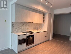 8-608 Wellesley St W in Toronto, ON - Building Photo - Building Photo