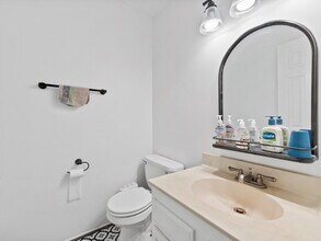 6035 Meyers Landing Ct in Burke, VA - Building Photo - Building Photo
