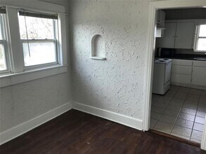 813 W Eighth St in Dallas, TX - Building Photo - Building Photo