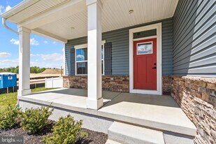 105 Weston Dr in Woolwich Township, NJ - Building Photo