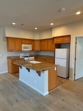 190 Healdsburg Ave in Cloverdale, CA - Building Photo - Building Photo