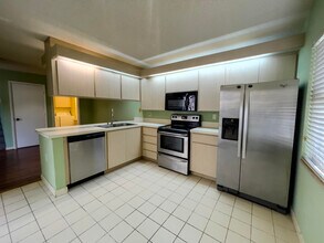 27 Clinton Ct in Royal Palm Beach, FL - Building Photo - Building Photo