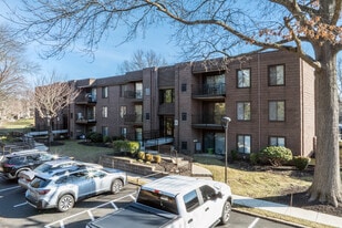 21 Oakridge Dr in Langhorne, PA - Building Photo