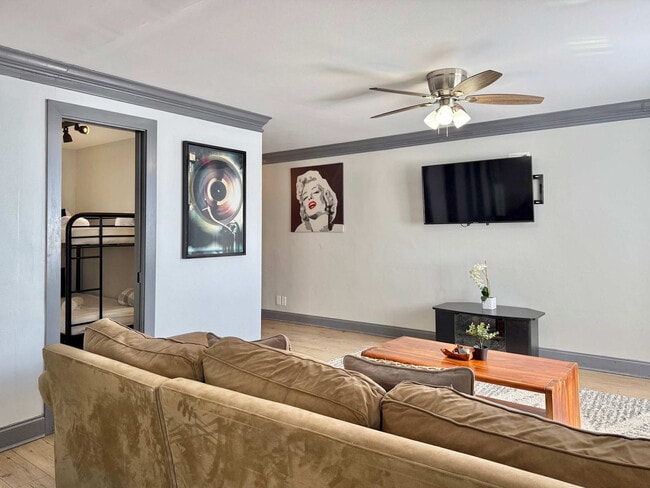 215 Piedmont Ave NE in Atlanta, GA - Foto de edificio - Building Photo