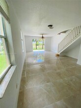 2433 Pasadena Way in Weston, FL - Foto de edificio - Building Photo