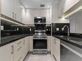 15639 SW 73rd Cir Terrace in Miami, FL - Building Photo