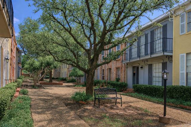 9844 Valley Meadow Ct in Dallas, TX - Building Photo - Building Photo