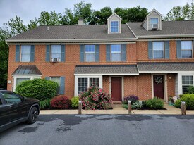 358 Meetinghouse Ln in Lancaster, PA - Building Photo