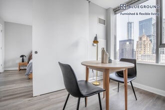 210 N Wells St in Chicago, IL - Building Photo - Building Photo