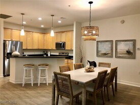 9126 Chula Vista St in Naples, FL - Building Photo