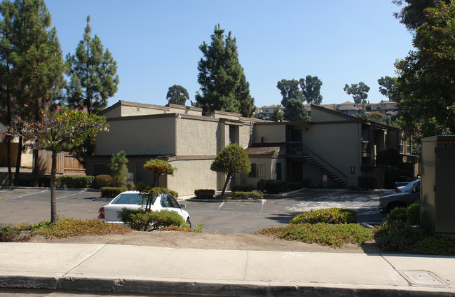 Chateau Shasta in La Mesa, CA - Building Photo - Building Photo