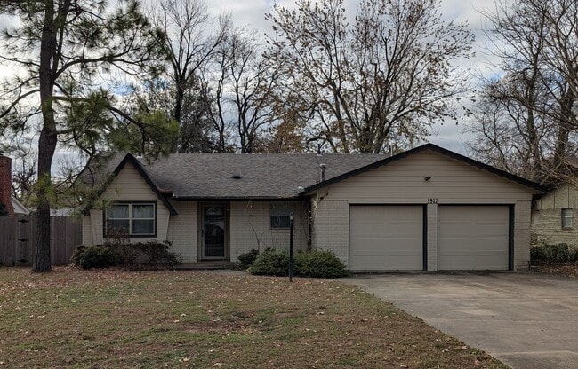 property at 1912 E 55th Pl