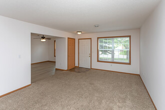 Times Square Townhomes in Grand Forks, ND - Building Photo - Interior Photo