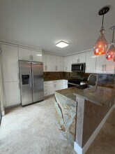 22200 Boca Rancho Dr in Boca Raton, FL - Foto de edificio - Building Photo