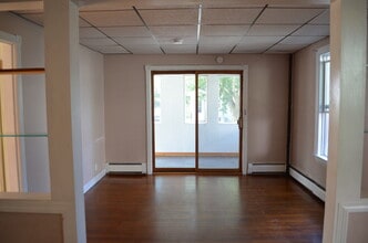 10 Harborview Ave, Unit 1 in South Portland, ME - Foto de edificio - Building Photo