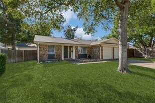 641 Cambridge Dr in Richardson, TX - Building Photo