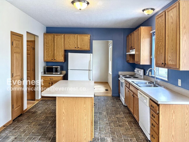 817 Bent Oak Dr in Columbus, OH - Building Photo - Building Photo