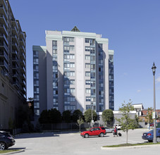 Harbour Pointe in Barrie, ON - Building Photo - Building Photo