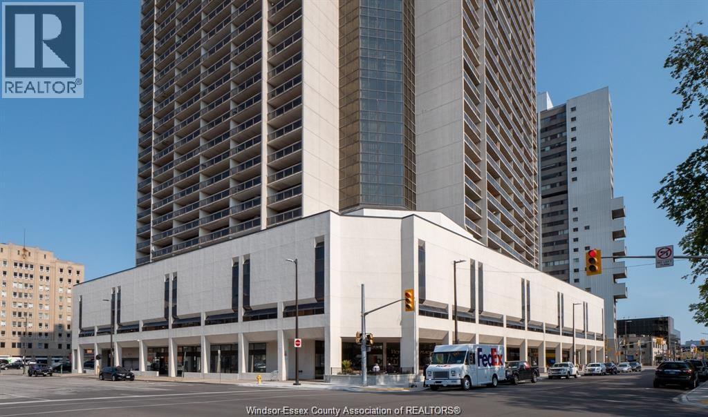 150 Park St W in Windsor, ON - Building Photo