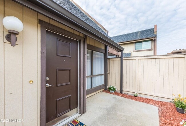 1960 McClelland St in Santa Maria, CA - Building Photo - Building Photo