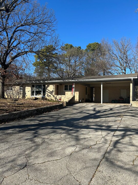 1236 E Township St in Fayetteville, AR - Building Photo