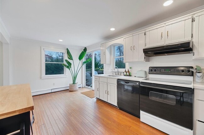 480 N Bayview Rd in Southold, NY - Building Photo - Building Photo