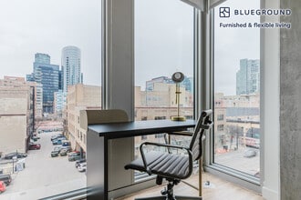 165 N Desplaines St in Chicago, IL - Building Photo - Building Photo