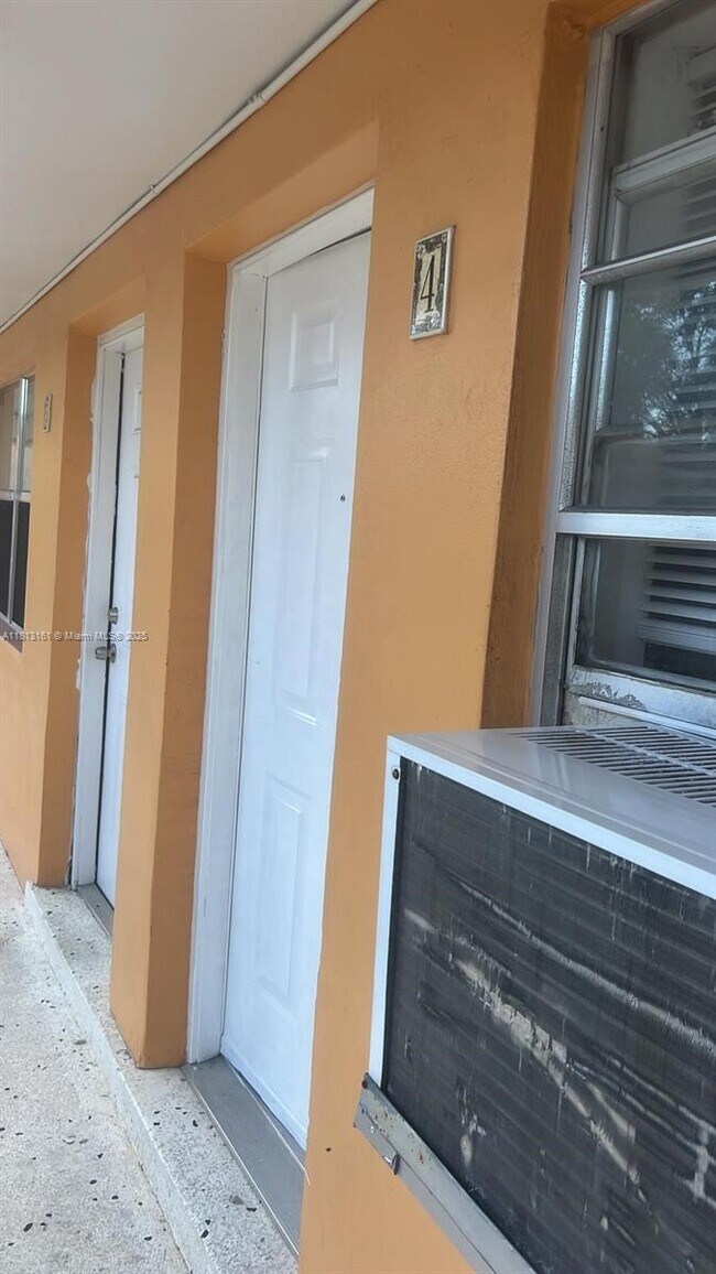 932 NW 5th St