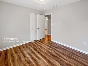 1011 Dedmon Dr in Charlotte, NC - Building Photo - Building Photo