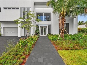 16644 Botaniko Dr N, Unit 36-3606 in Weston, FL - Building Photo - Building Photo