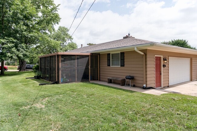 1111 Wharton Manor Rd in Manhattan, KS - Building Photo - Building Photo