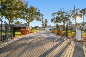 3280 37th Way S in St. Petersburg, FL - Building Photo - Building Photo