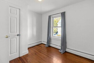 30 Catherine St in Bristol, RI - Building Photo - Building Photo