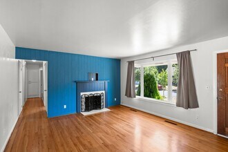 11807 SE Main St in Portland, OR - Building Photo - Building Photo