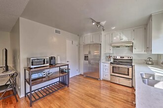 123 Undisclosed in Anaheim, CA - Foto de edificio - Building Photo