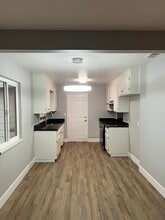 3934 Mercury Dr in Redding, CA - Foto de edificio - Building Photo