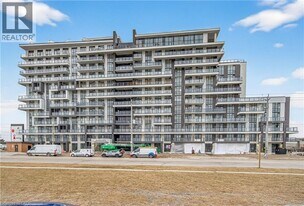 461 Green Rd in Stoney Creek, ON - Building Photo