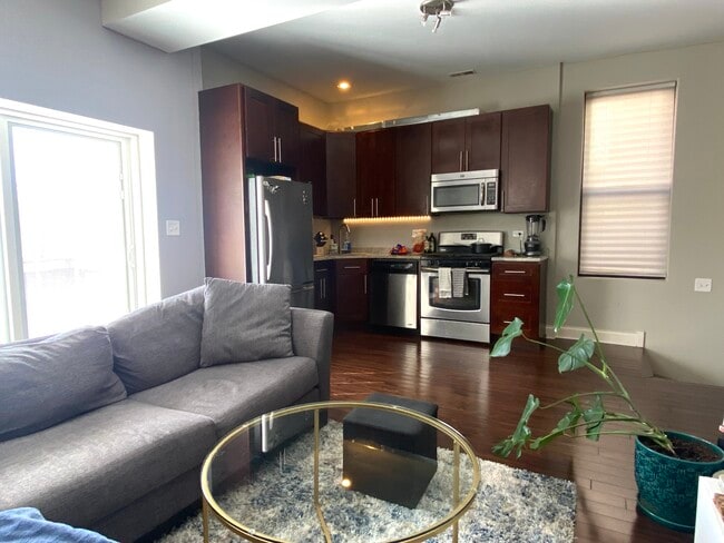 1312 N Claremont Ave, Unit 3 in Chicago, IL - Building Photo - Building Photo