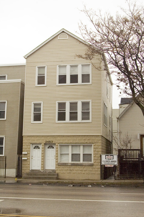 2453 N Ashland Ave in Chicago, IL - Foto de edificio