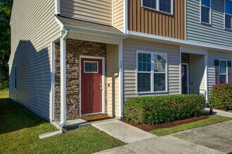 113 Beacon Woods Dr in Holly Ridge, NC - Building Photo - Building Photo